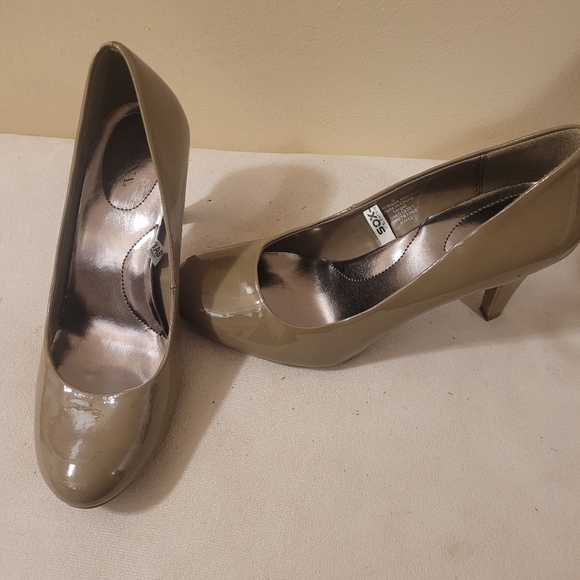 Merona Beige Patent Leather Heels Pumps Shoes Women's Size 9 - Picture 2 of 16